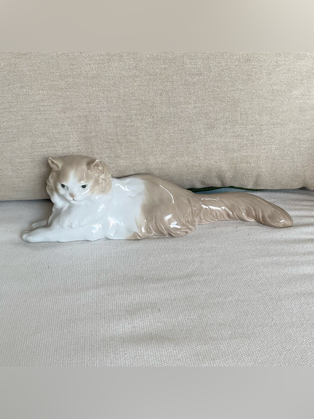 VTG NAO Lladró Glossy Porcelain Longhaired White Beige Cat Figurine 10”